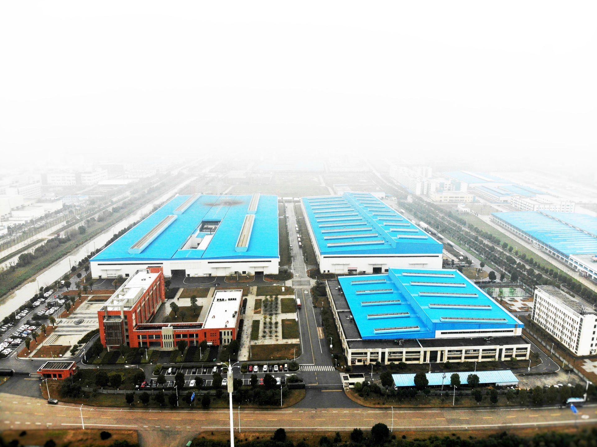 nha-may-san-xuat-tank-cua-kingtank